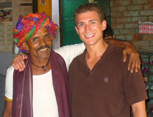 Una foto di Derek a Bundi in India