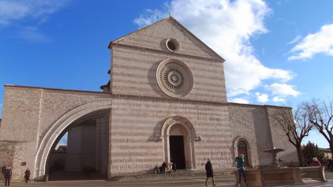 chiesa di santa chiara, slow travel, viaggiare con lentezza, viaggi alternativi, Umbria, Assisi, san francesco, foto