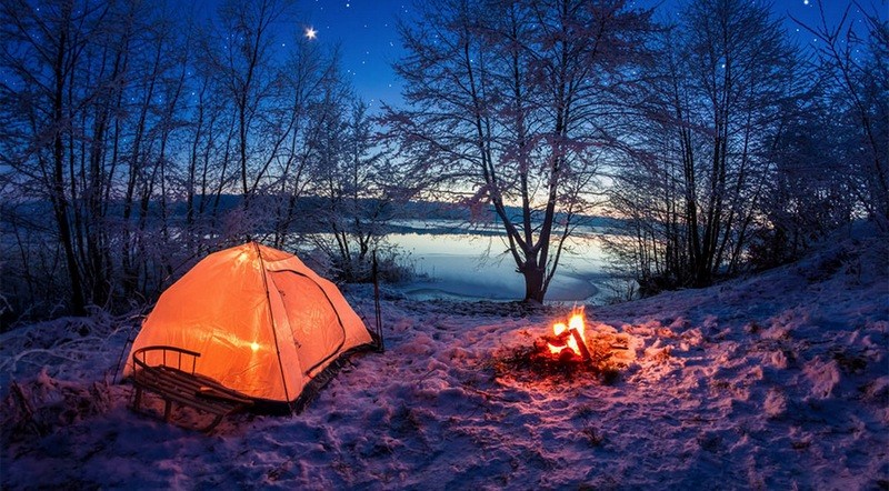 Hitchhiking-in-winter-camping