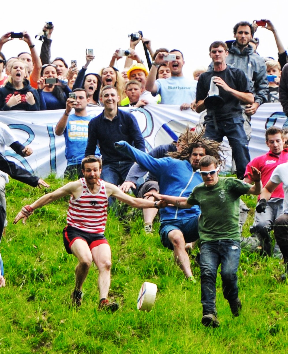 The-annual-cheese-rolling-competition (4)