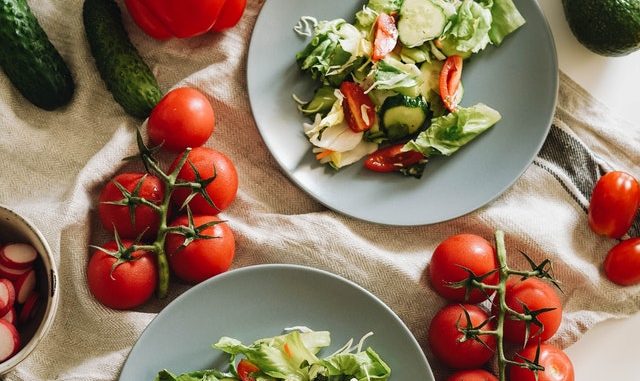 Cibo italiano, insalata, pomodori, slow food, viaggiare con lentezza, diete
