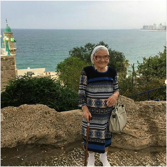 Le foto di Baba Lena, 89 anni, in viaggio per il mondo