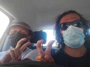 viaggiatori, maschera covid 19, autostop