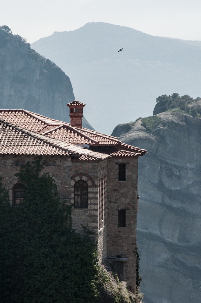 Monastero di Roussanou, Meteora, Grecia – Foto di Vaggelis Paspaliaris (Pexels)