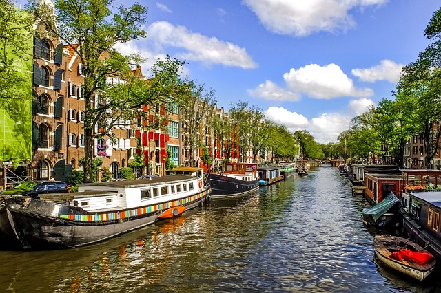 Canali di Amsterdam – foto di Djedj – via pexels