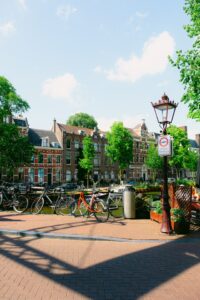 città slow, lenta, Amsterdam, biciclette