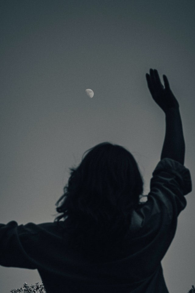 Lato nascosto della luna – Foto di Ehmet Aytemi̇z – via pexels