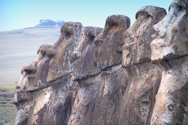 Rapa Nui – Valparaiso, Chile – foto di Luis Valiente via pixabay – 2
