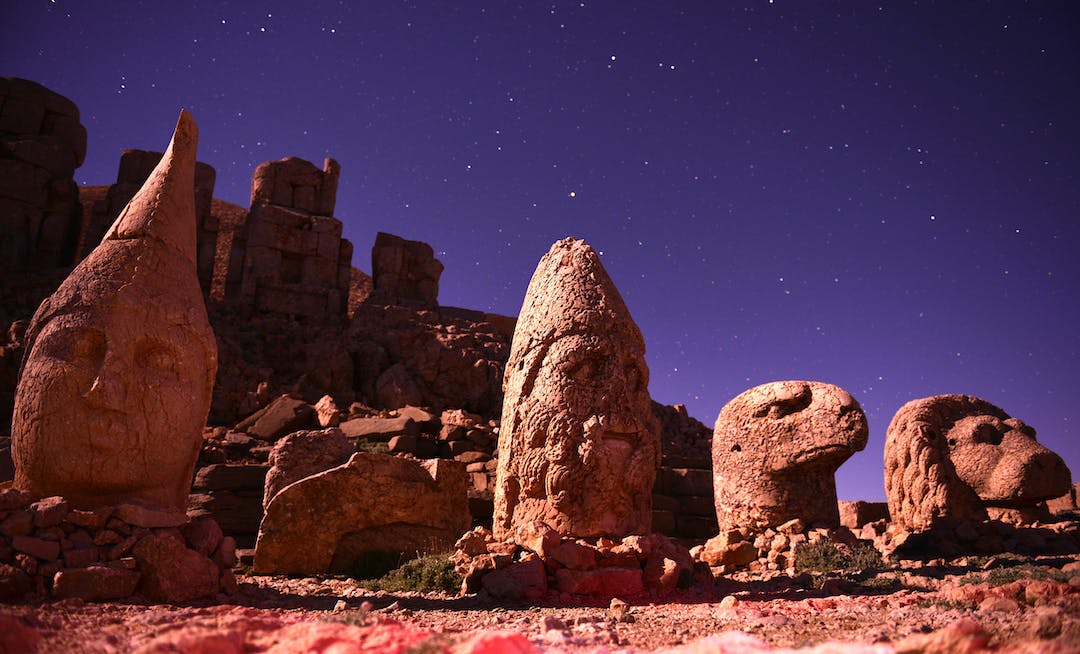 Monte Nemrut, statue colossali