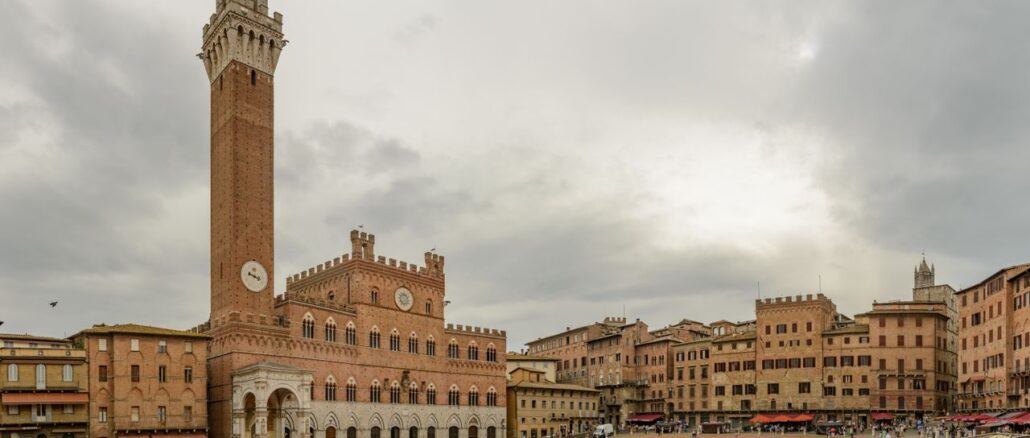 Piazza del Campo con Palazzo Pubblico e Torre del Mangia