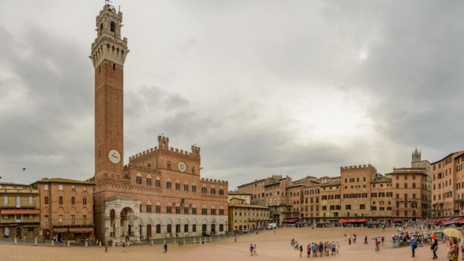 Piazza del Campo con Palazzo Pubblico e Torre del Mangia