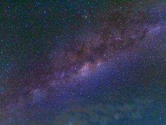Via Lattea che attraversa un cielo notturno fitto di stelle